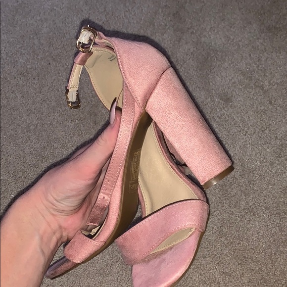 Pink suede heels - Picture 3 of 4